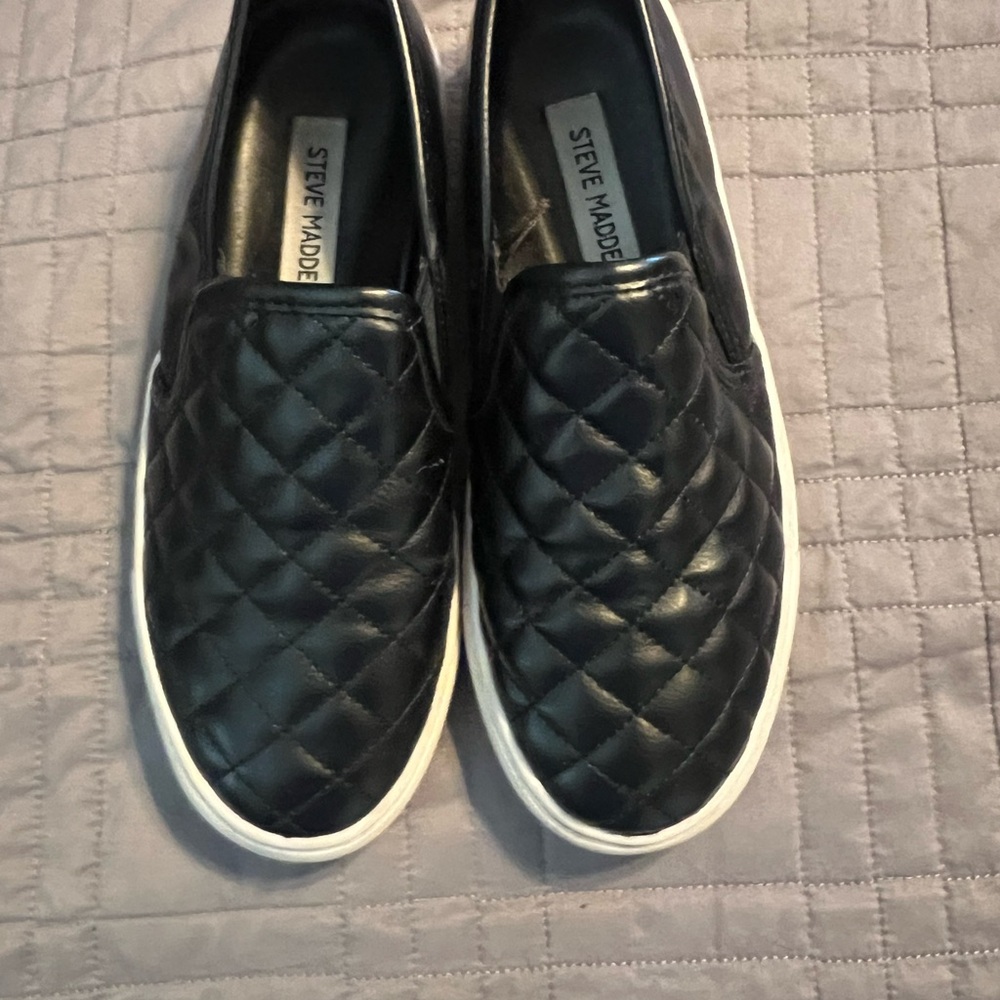 Steve Madden Black Quilted Loafers